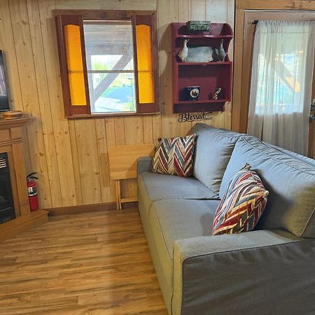 Cozy Cabin Walking Distance To Parkway! Pigeon Forge Bagian luar foto