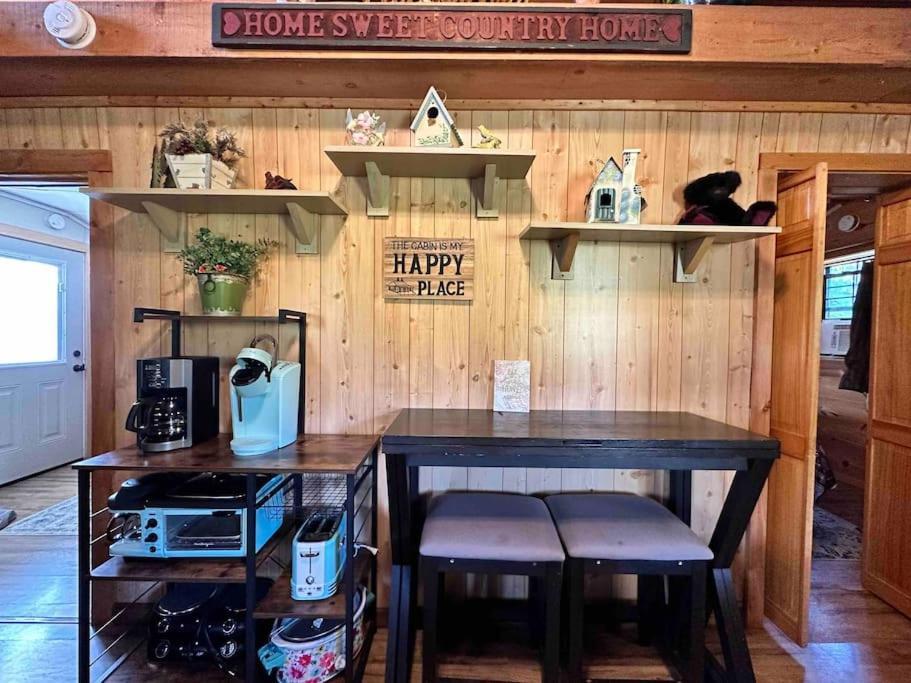 Cozy Cabin Walking Distance To Parkway! Pigeon Forge Bagian luar foto
