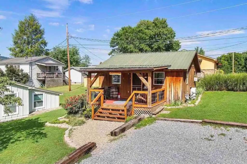 Cozy Cabin Walking Distance To Parkway! Pigeon Forge Bagian luar foto