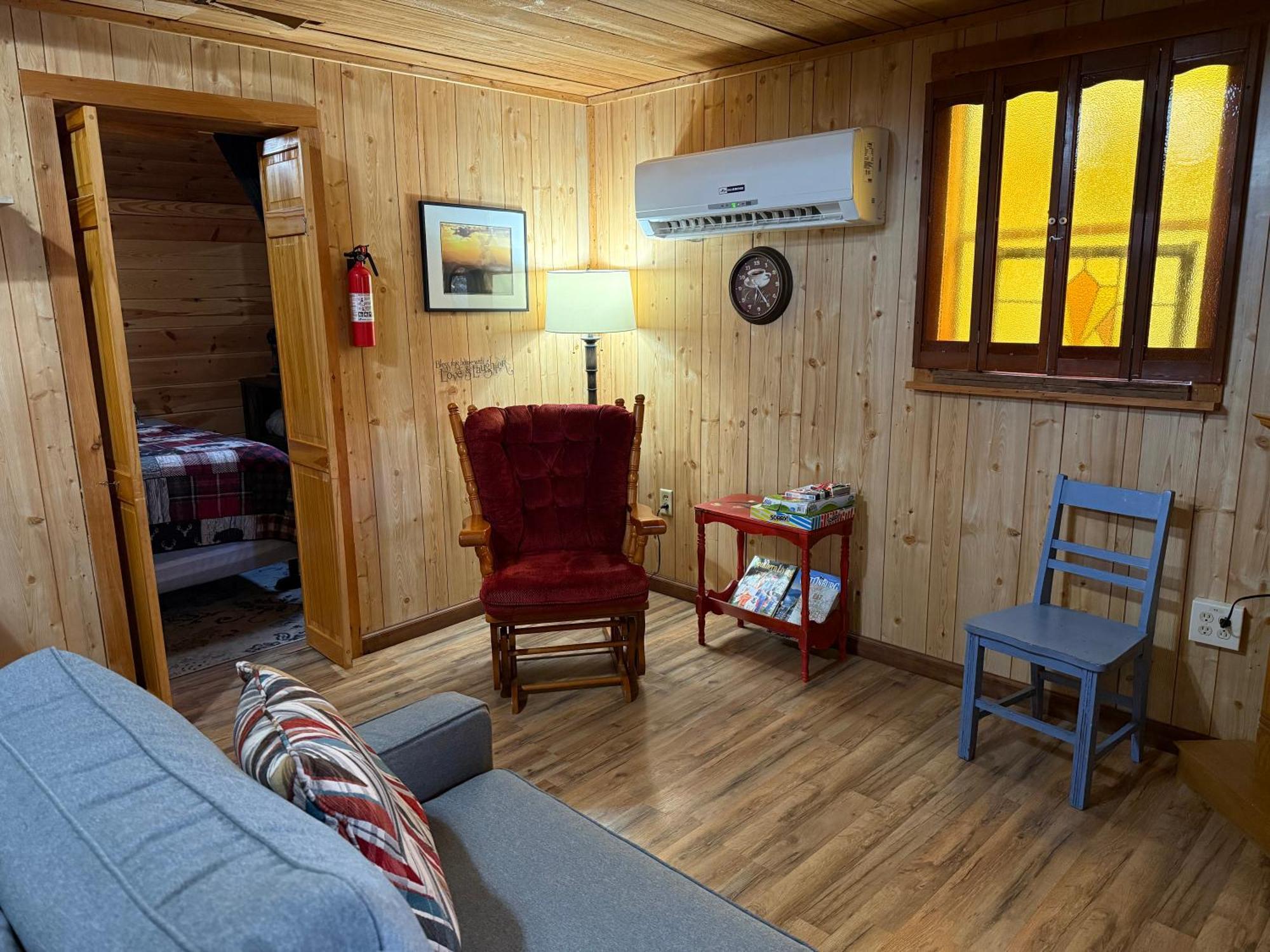 Cozy Cabin Walking Distance To Parkway! Pigeon Forge Bagian luar foto